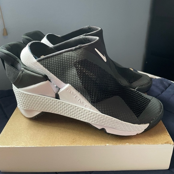 NWT NIKE Go FlyEase Easy On/Off Shoes Black Sz 6 - Picture 15 of 16